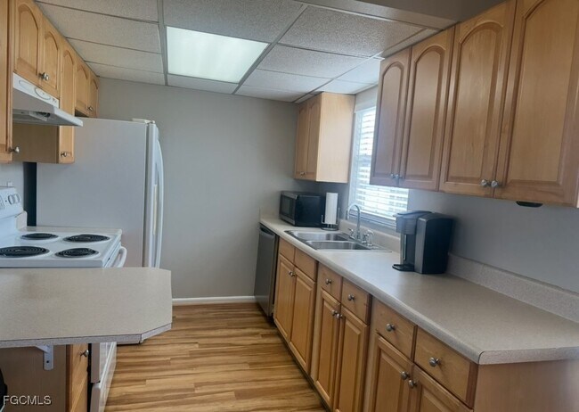 Building Photo - 7019 Cedarhurst Dr