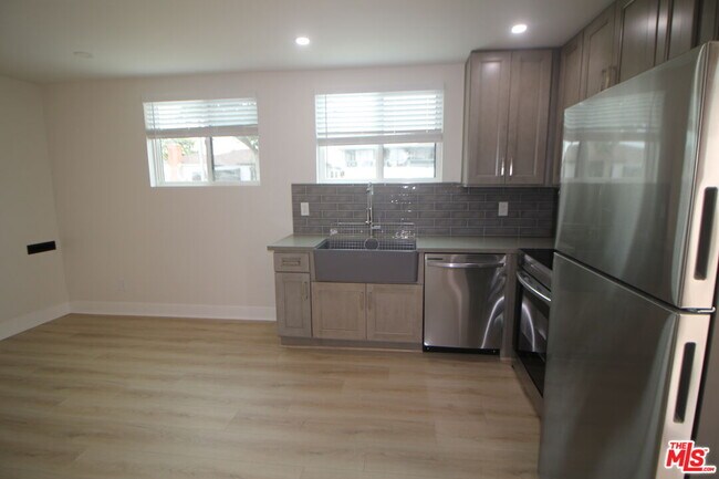 Building Photo - 3541 Homeland Dr
