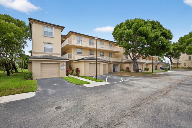 Building Photo - 2040 Greenview Shores Blvd