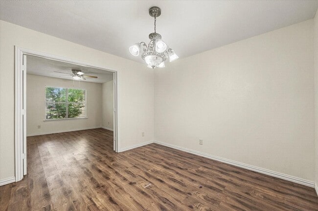 Building Photo - 2504 Brook Hollow Ct