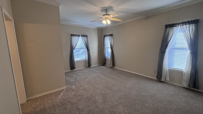 Building Photo - 607 Mustang St