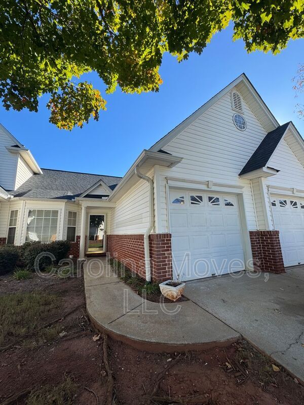 Building Photo - 500 Cliffview Ct