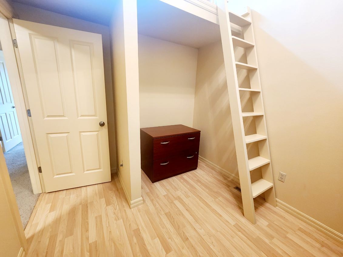 Spare Office Room - 32 Shadow Pl