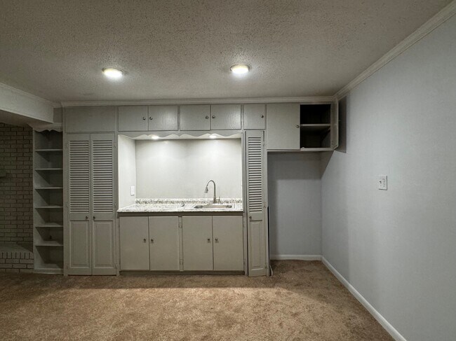 Building Photo - 215 Rivermont Rd