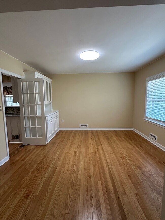 Building Photo - 3 Bedroom Ranch in Gainesville!