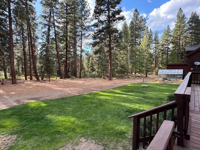Building Photo - Luxury Mountain Retreat: 4-Bedroom Home wi...