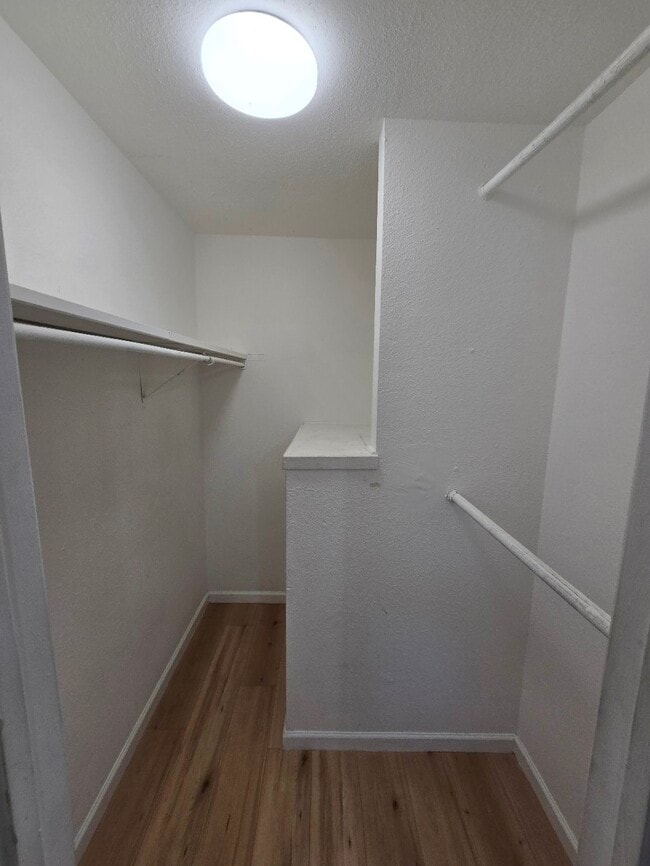 Building Photo - 5640 Birchmont Dr