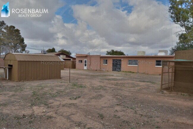 Building Photo - 931 W Martin Rd
