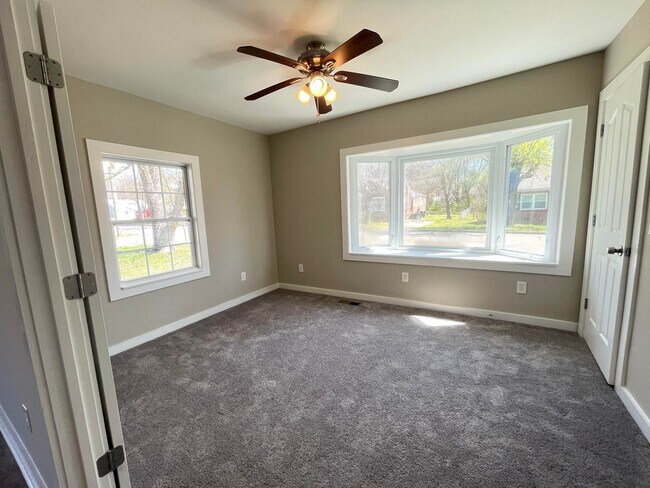 Building Photo - 414 1st Ave