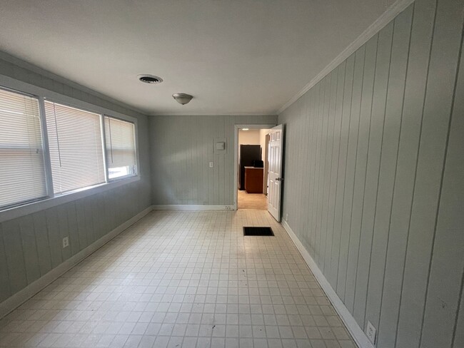 Building Photo - 3 Bedroom 2 Bathroom House with Bonus  Room