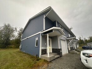 Building Photo - 2847 E Lakeview Rd