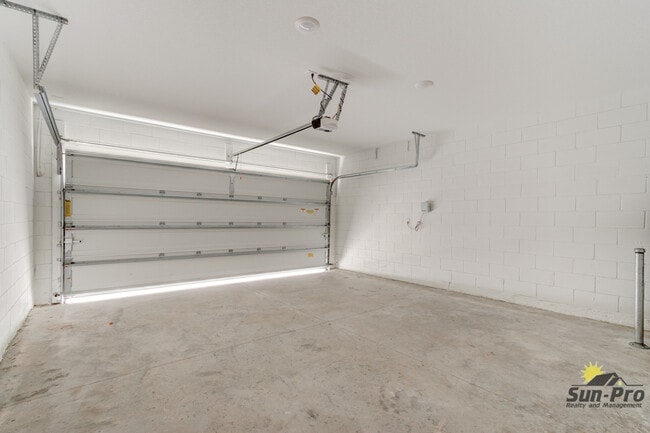 Building Photo - 2123 Green Valley St