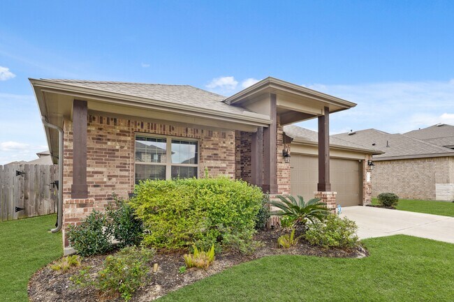 Building Photo - 1511 Maple Rdg Dr