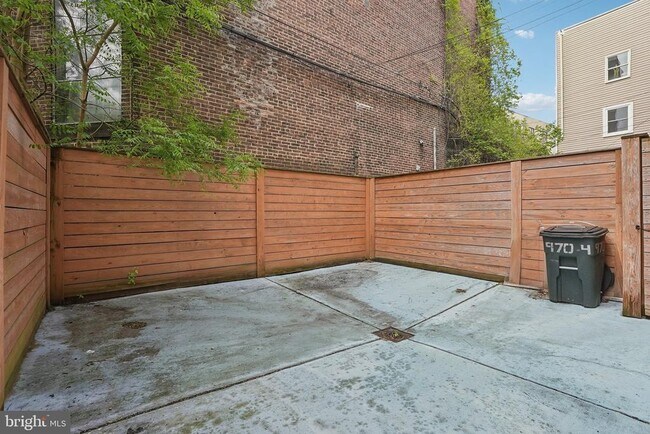 Building Photo - 970 N Marshall St