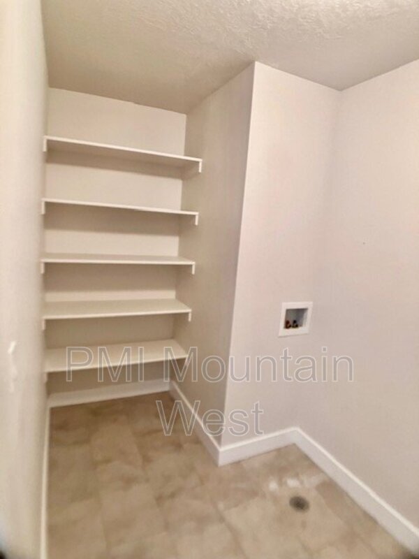 Building Photo - 269 E Ellen Ln