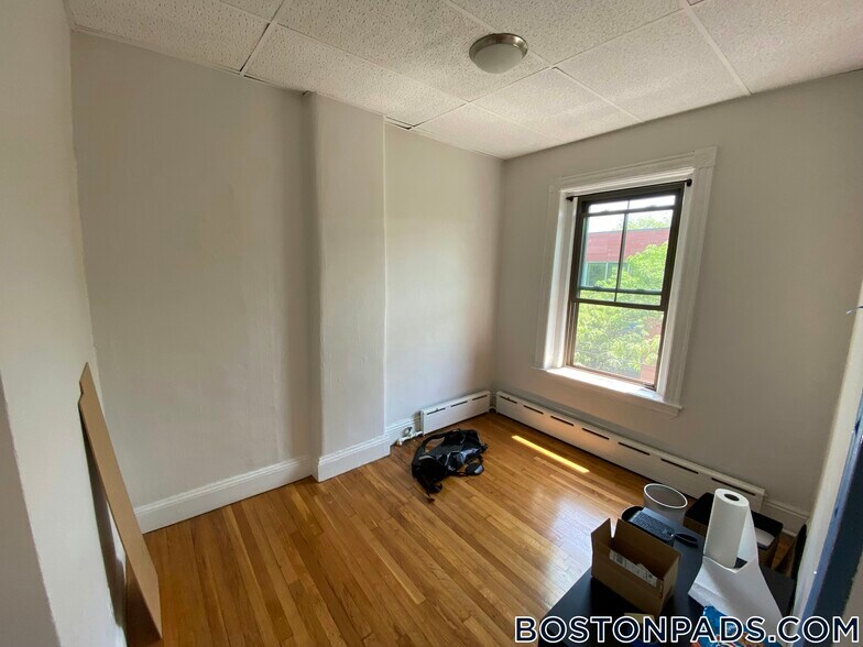 Building Photo - 110 Willow St