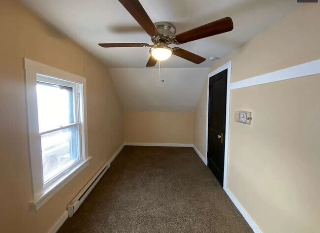 Building Photo - Welcome to your next home!