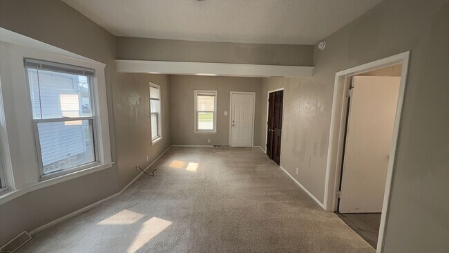 Building Photo - 216 W Sylvania Ave
