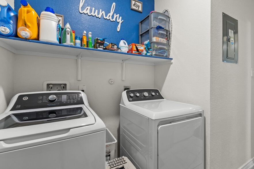 Building Photo - 14923 Hestia Ct