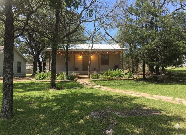 Building Photo - 601 Live Oak St