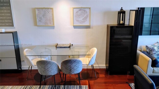 Building Photo - 1500 Bay Rd