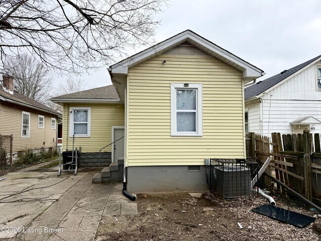 Building Photo - 1545 Catalpa St