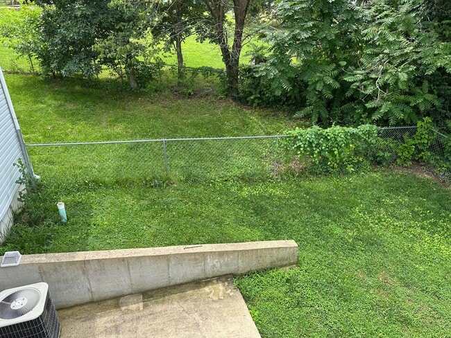 Building Photo - 4 Bed 2.5 Bath w/ Fenced Yard