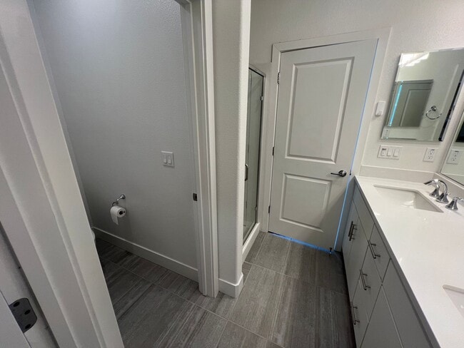Building Photo - Beautiful 3 bed 2.5 bath Townhouse in Moun...