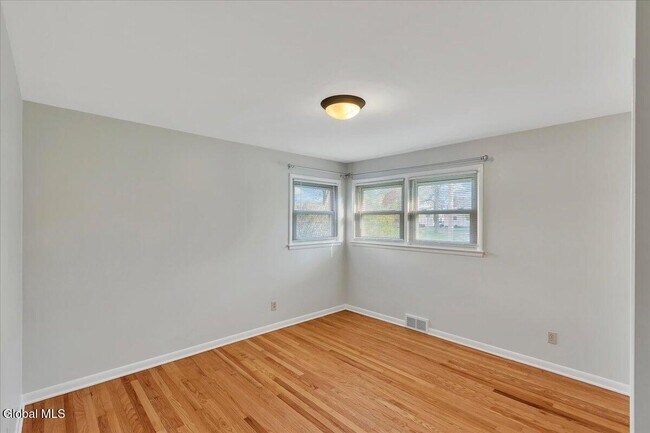 Building Photo - 1165 Cresse Ave