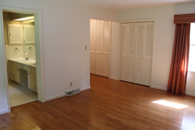 Building Photo - 103 Terrace Ct