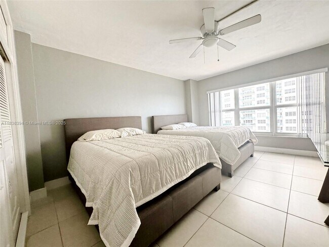 Building Photo - 3850 Galt Ocean Dr