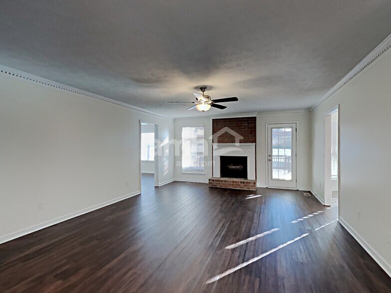 Building Photo - 200 Lakeside Park Dr