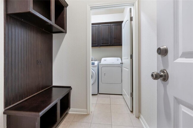 Building Photo - 2925 Scout Pony Dr