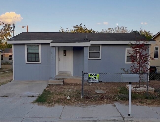 Building Photo - 1325 Hidalgo St