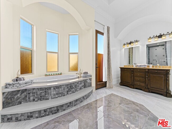 Building Photo - 14420 Merlot Ct
