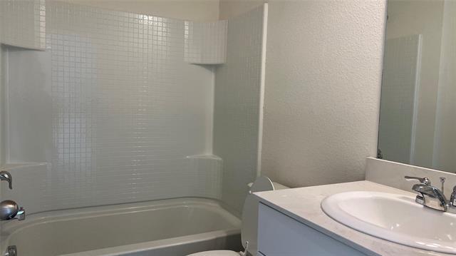Building Photo - 702 Camden Dr