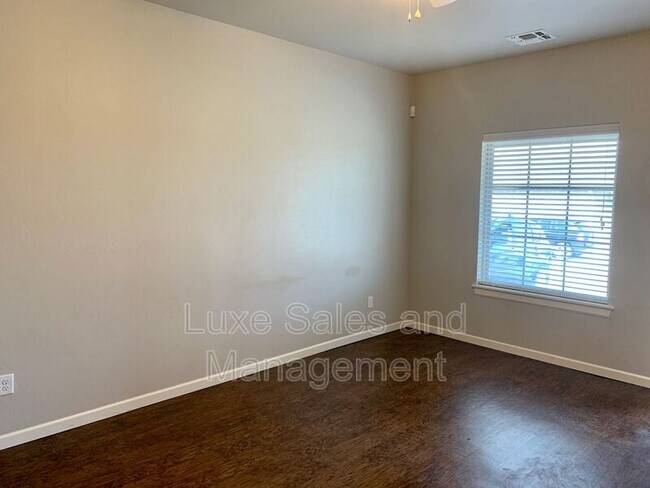 Building Photo - 4612 Loch Ln