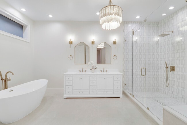 Building Photo - 142 Segovia Way