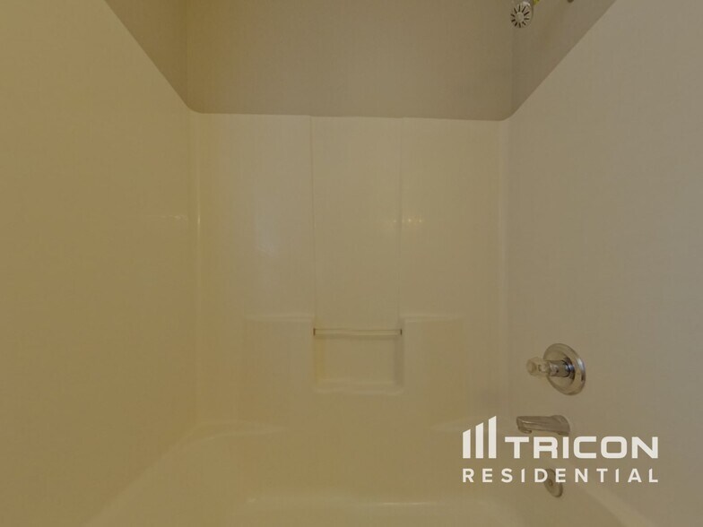 Building Photo - 216 Turtle Creek Dr
