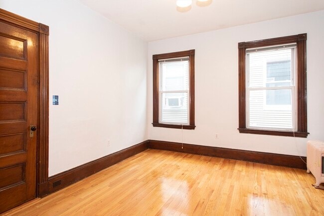 Building Photo - 17 Bellflower St