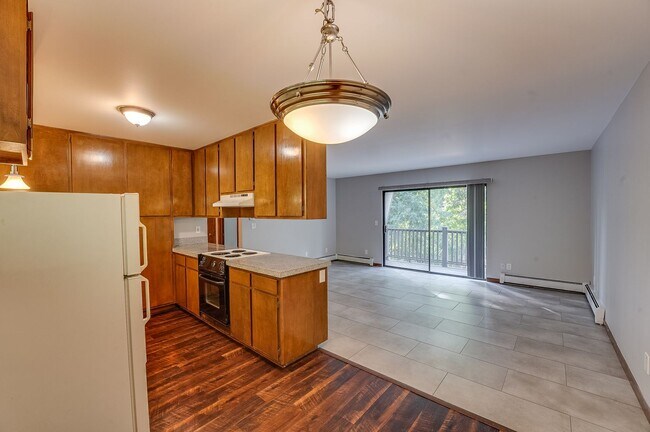 Building Photo - Locust312 (CW-KS)