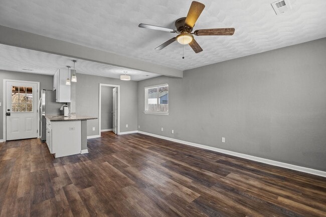 Building Photo - Just Listed for Rent in Virginia Beach!