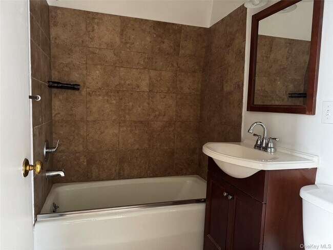 Building Photo - 24 Front St