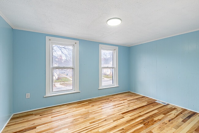 Building Photo - 83 Ridgeway Ave