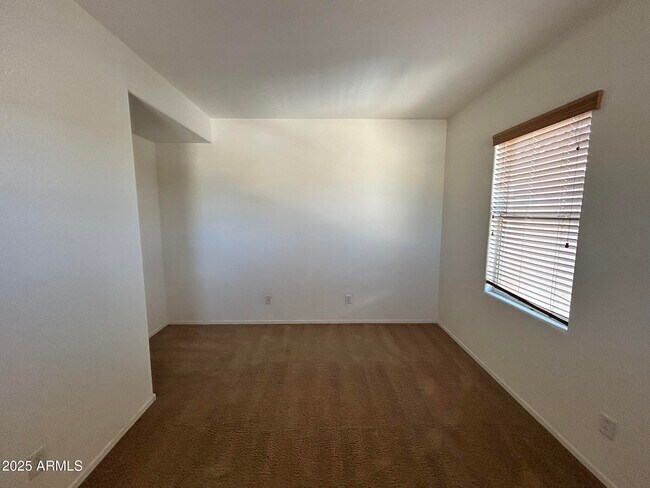 Building Photo - 1129 E Park Ave