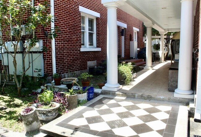 Building Photo - 701 W Swann Ave