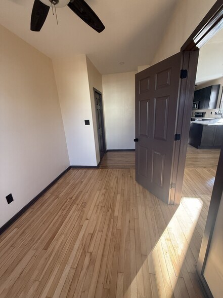 Lwr Bedroom south facing - 3747 E Pulaski Ave