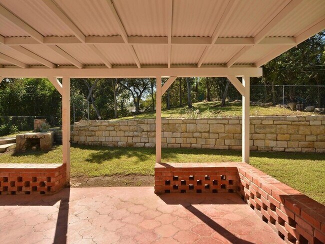 Building Photo - 401 Cherry Hill Dr