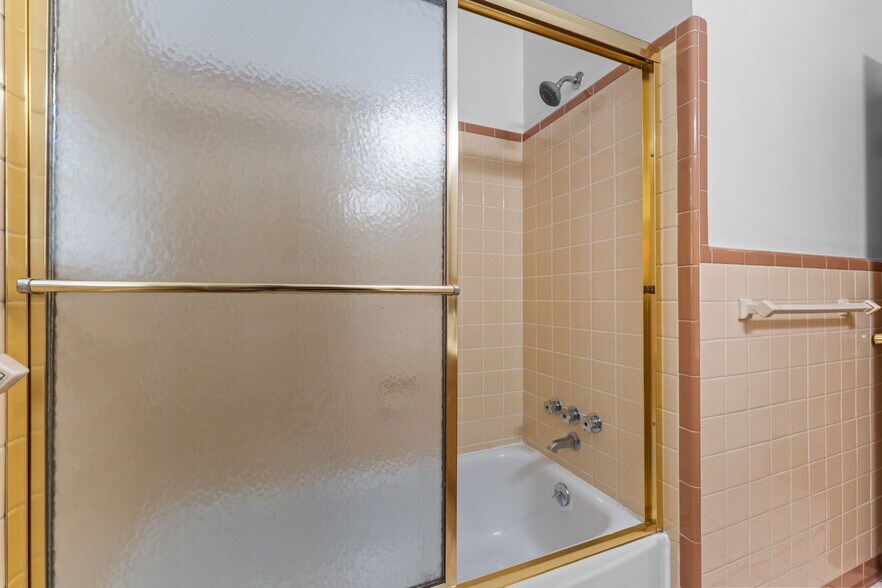 Building Photo - 1055 Inverness Rd