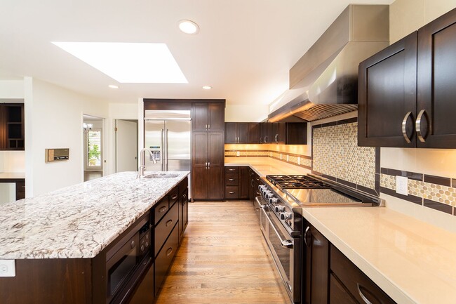 Building Photo - 4-Bedroom Luxury Home for Rent by Portland Golf Club